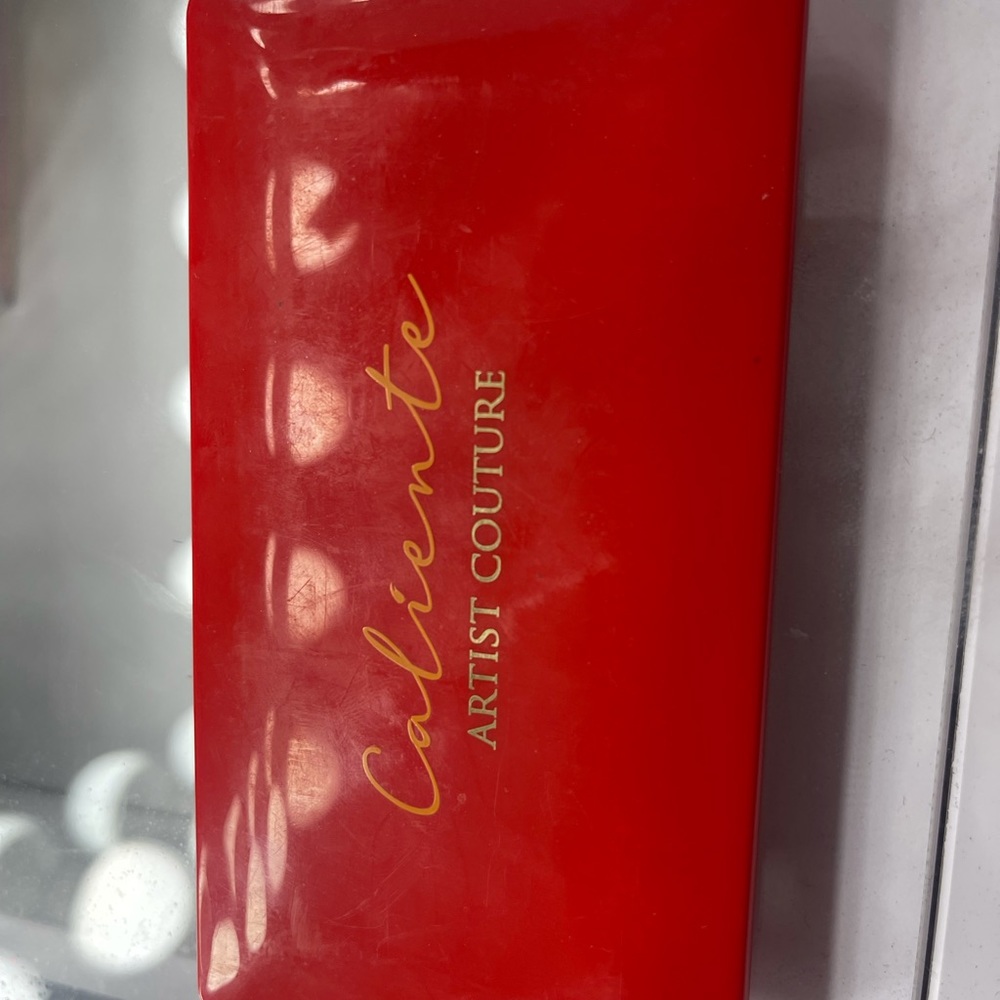 Caliente eyeshadow palette